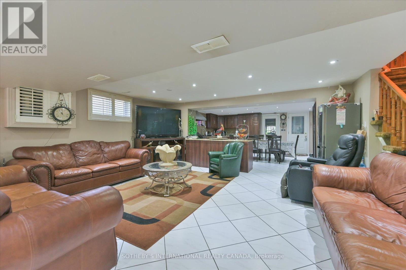 502 QUEENS DRIVE - 39