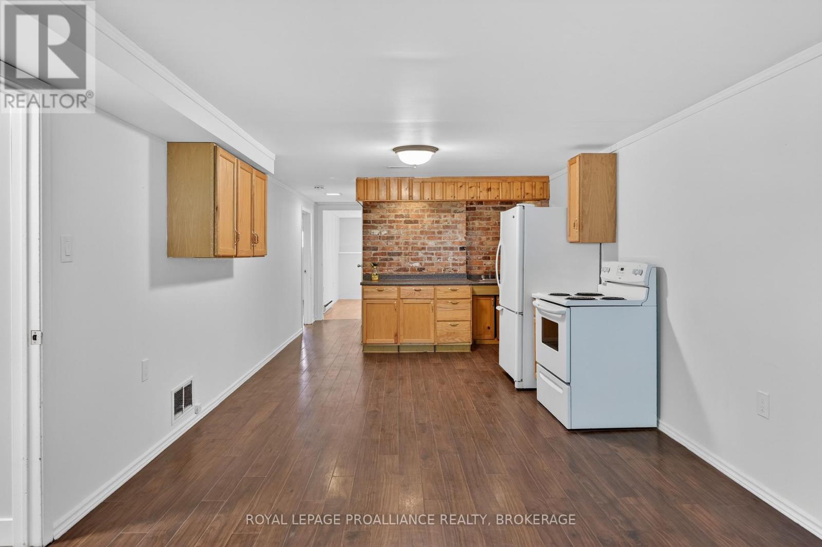 1088 PINEWOOD PLACE