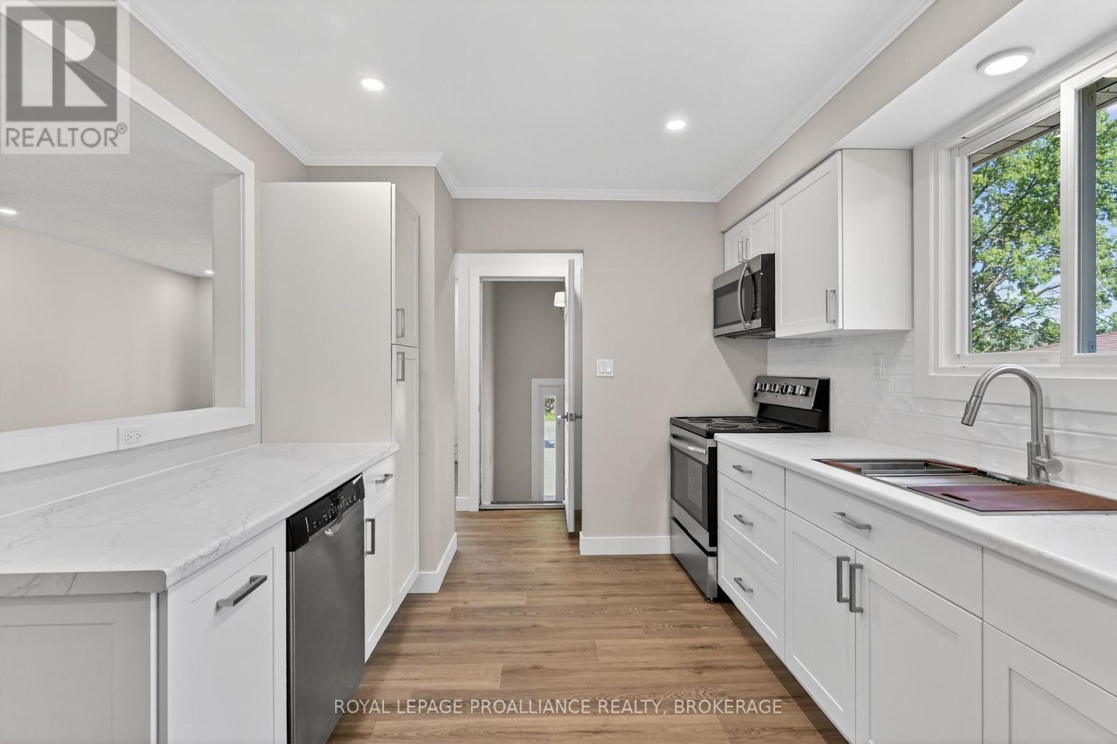1088 PINEWOOD PLACE - 8