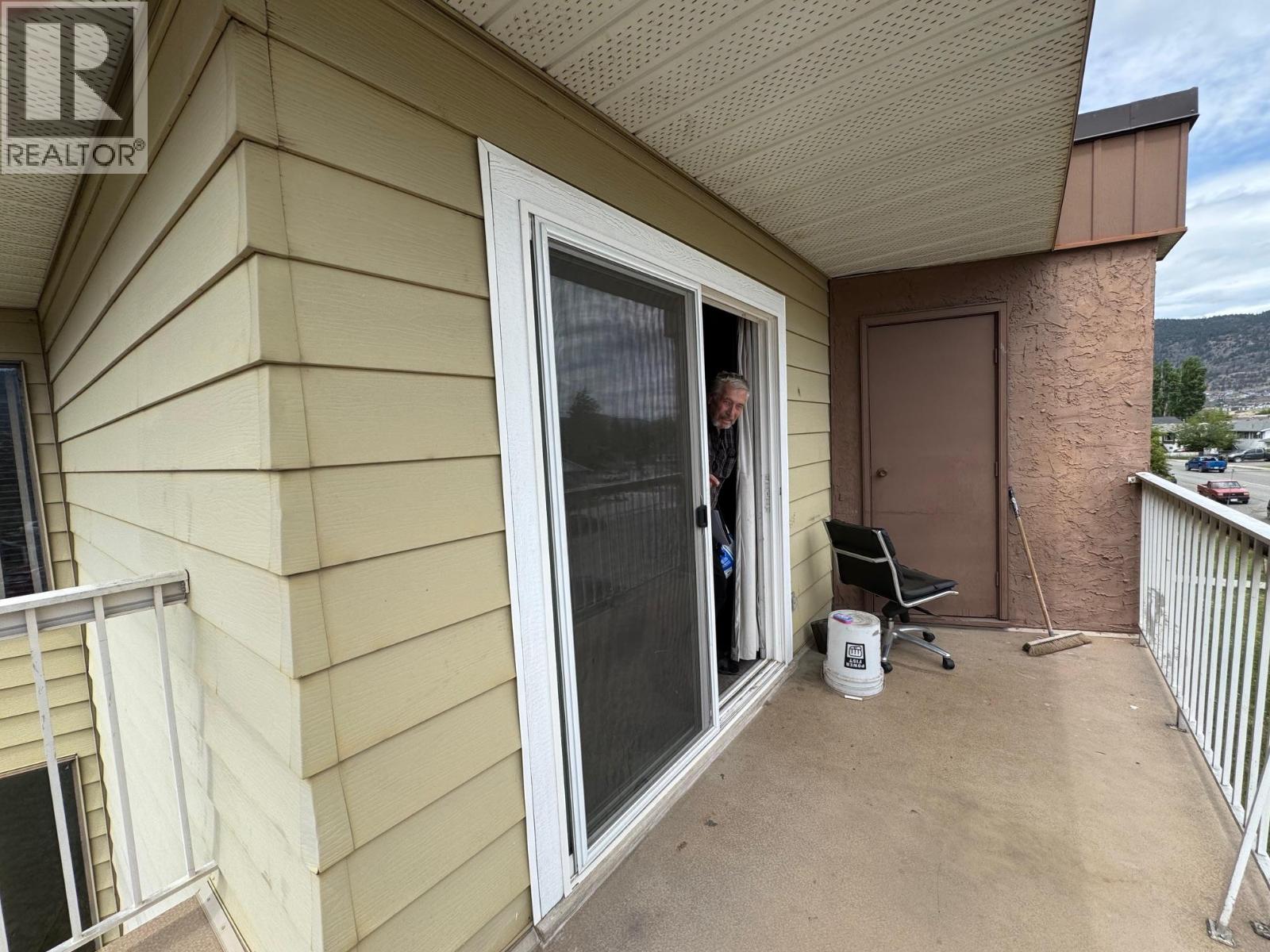 #305 1703 Menzies Street - 13