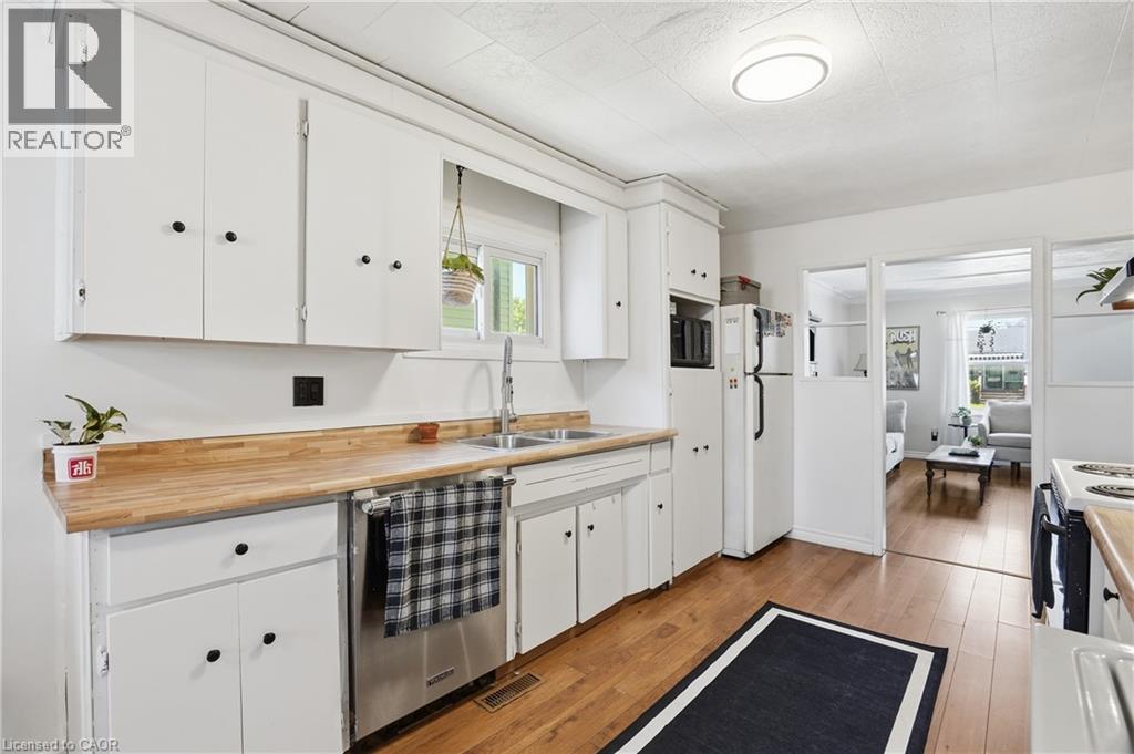 144 CATHERINE Street - 9