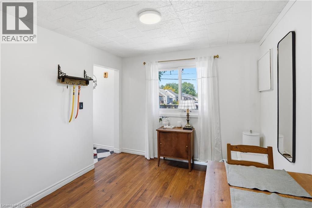 144 CATHERINE Street - 11