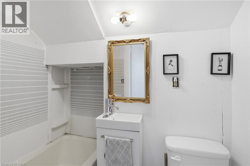 144 CATHERINE Street - 18
