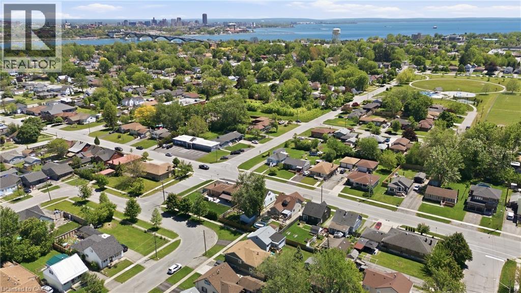 144 CATHERINE Street - 32
