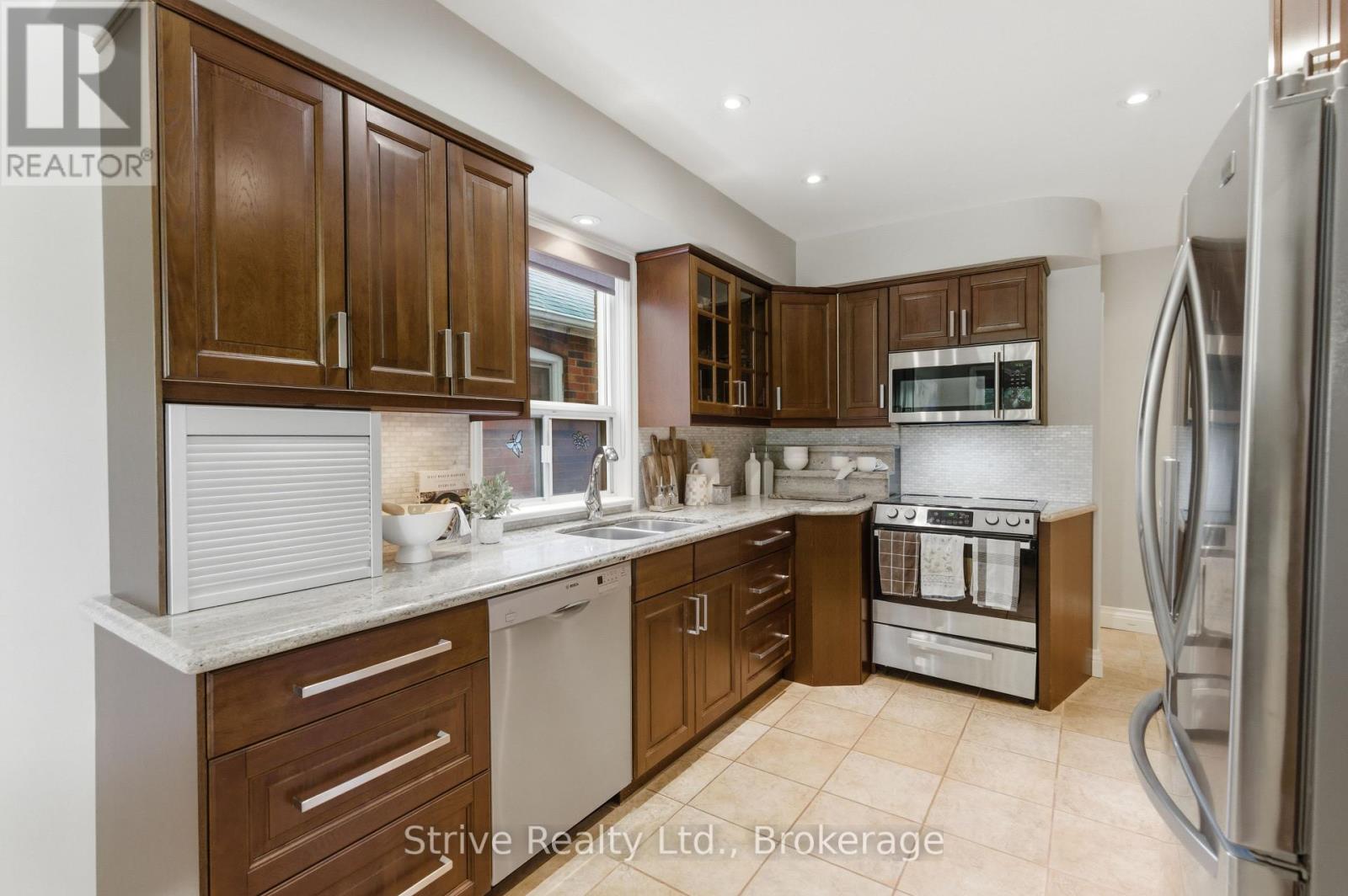 53 MONKTON AVENUE - 17