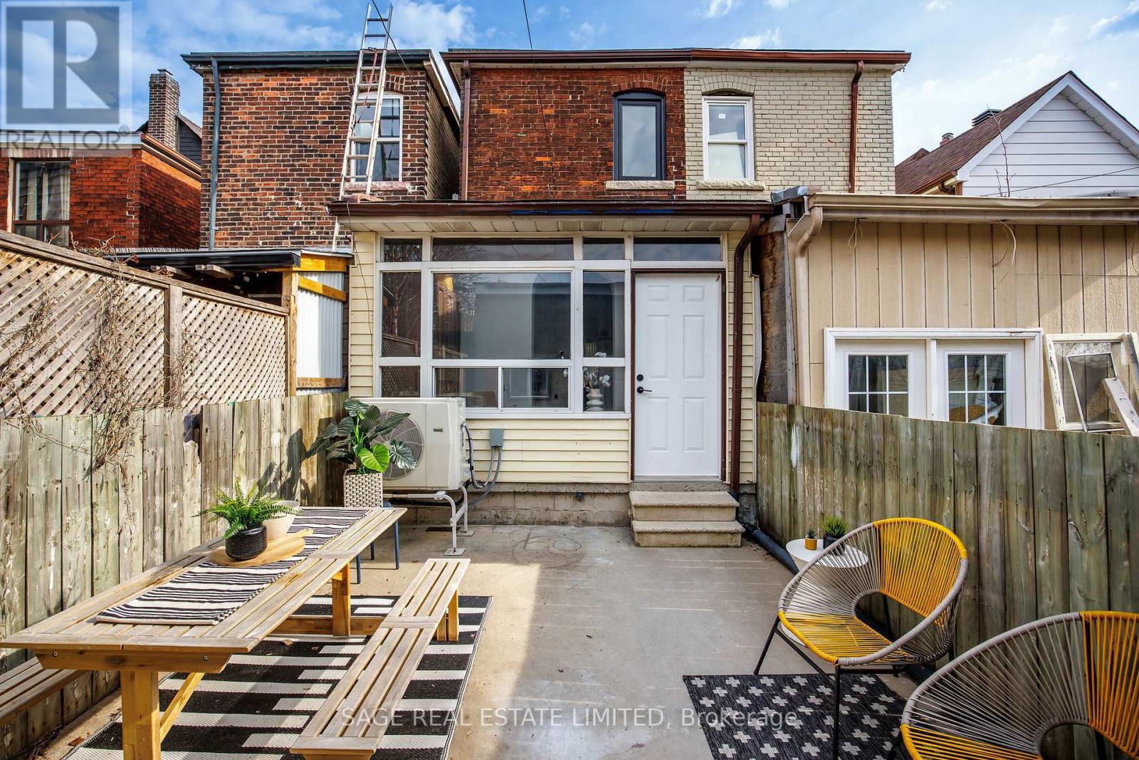 138 LAPPIN AVENUE - 30