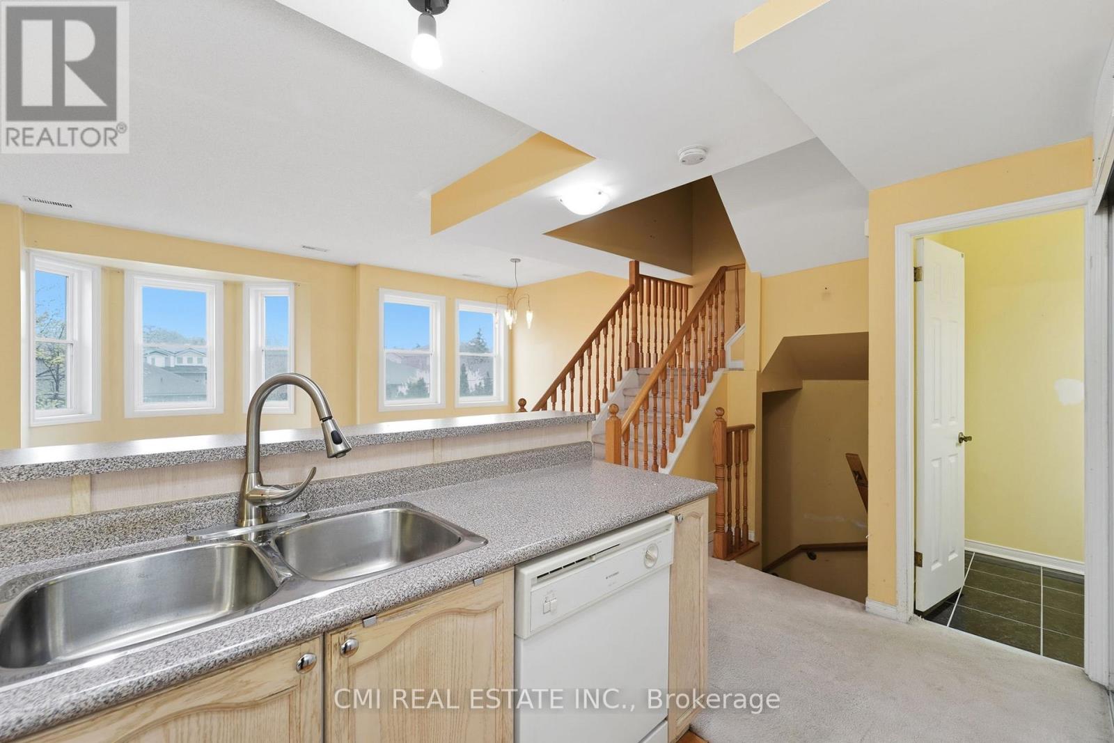 #164 760 LAWRENCE AVENUE W - 13