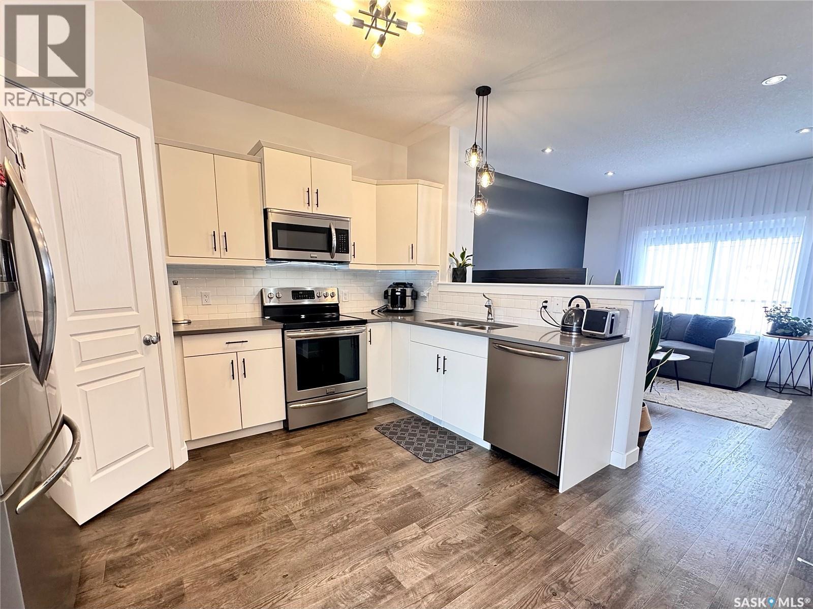 7937 Flax AVENUE - 8