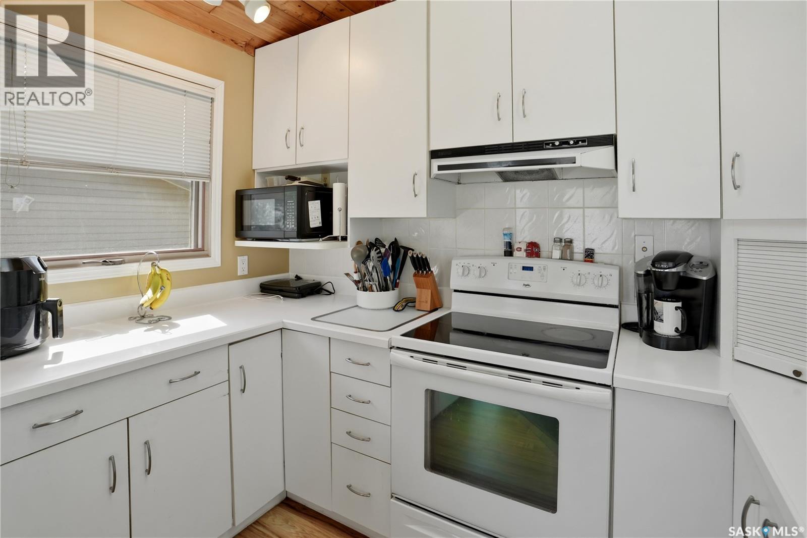 640 Beach AVENUE — photo 15