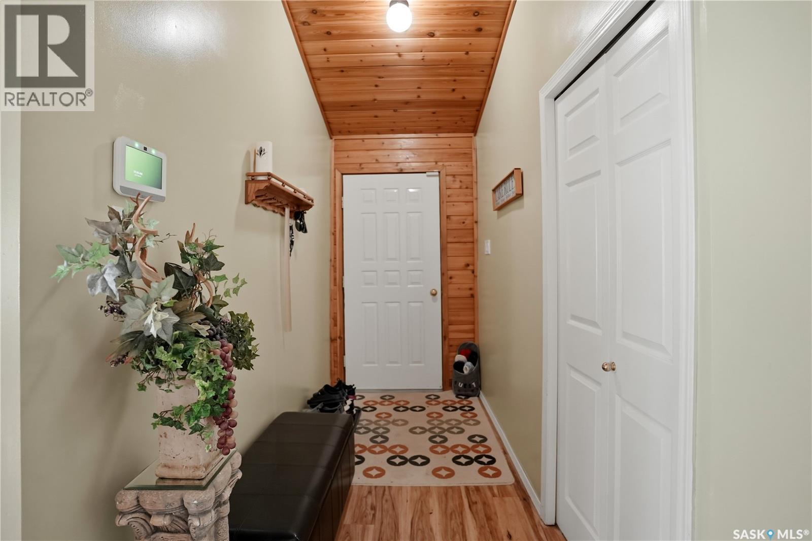 640 Beach AVENUE — photo 17