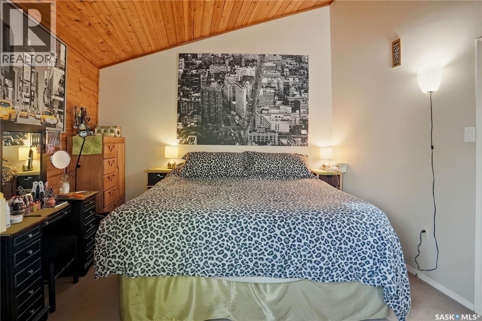640 Beach AVENUE — photo 18