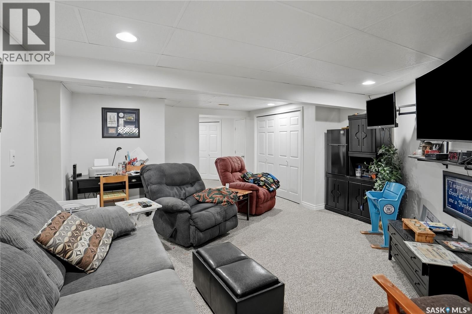 640 Beach AVENUE — photo 28