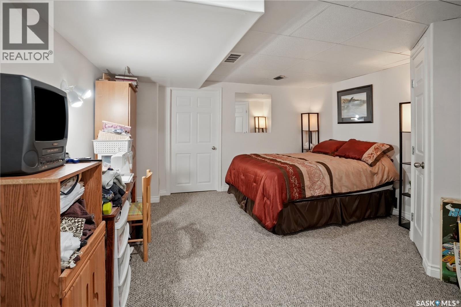 640 Beach AVENUE — photo 29