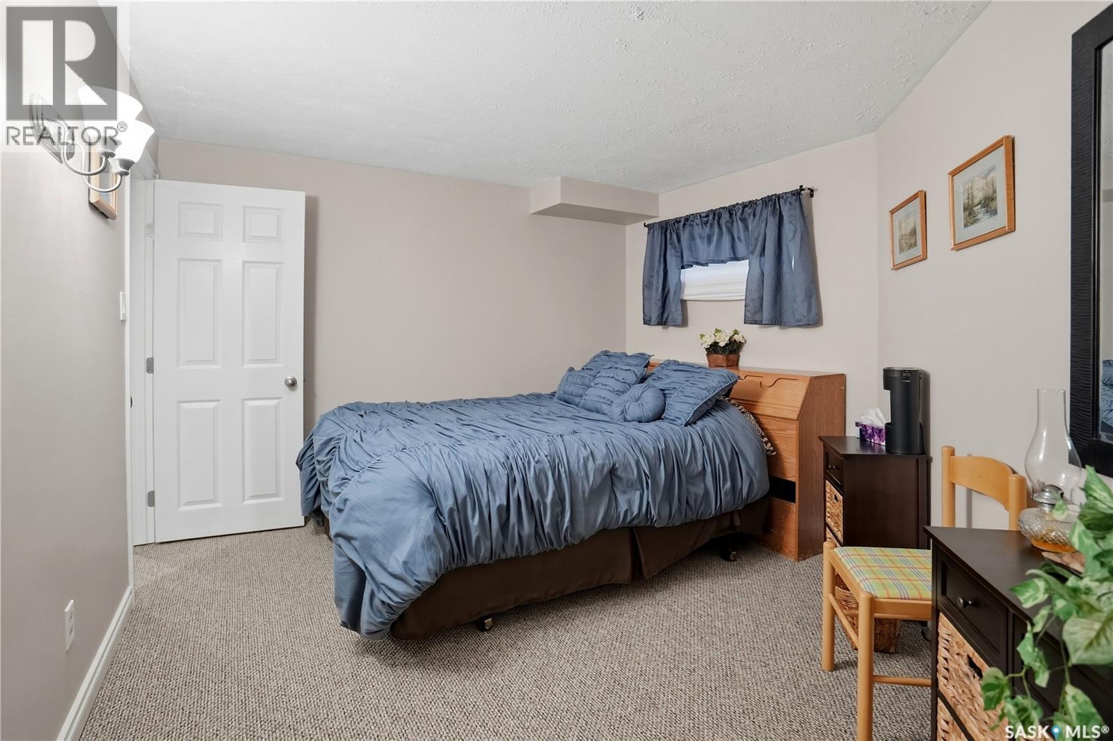 640 Beach AVENUE — photo 32