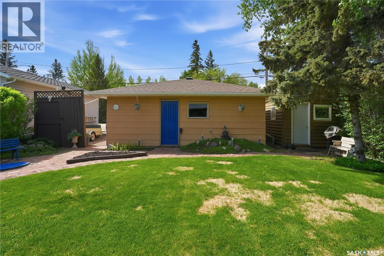 640 Beach AVENUE — photo 45