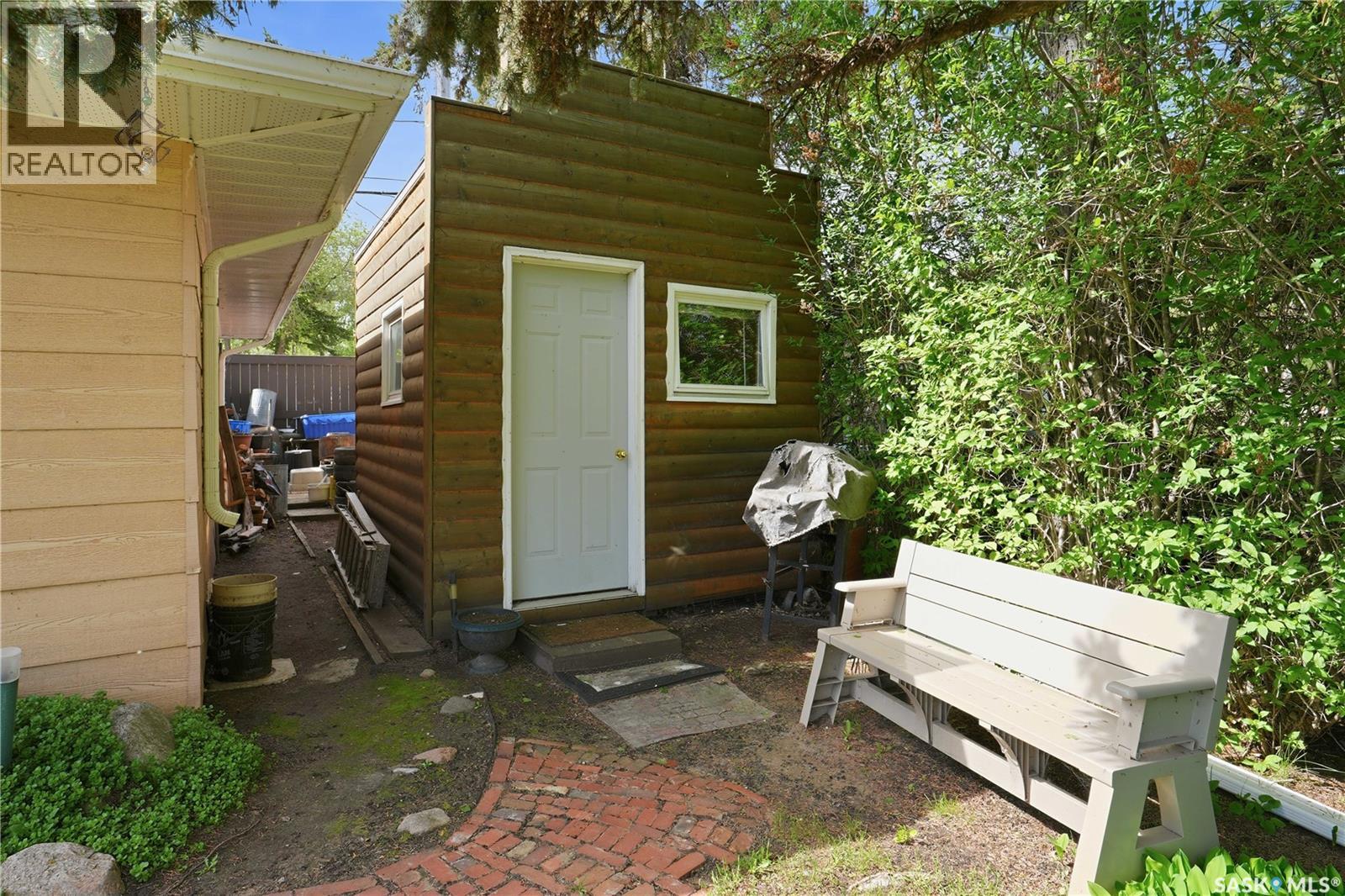 640 Beach AVENUE — photo 46