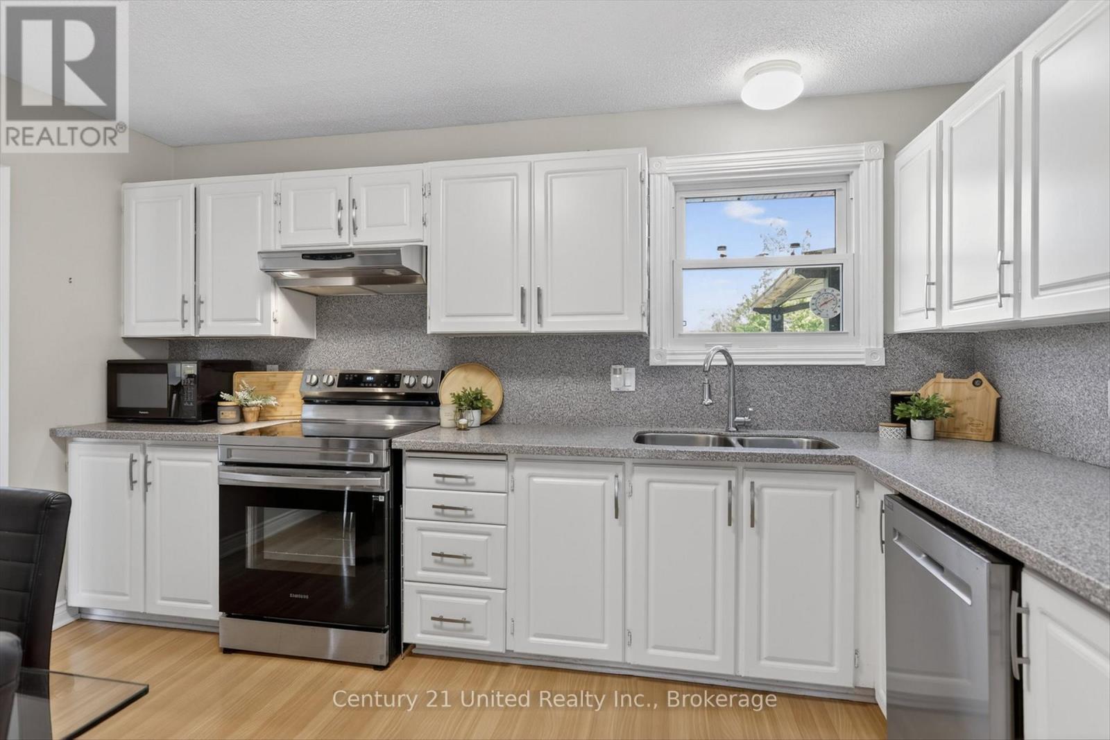 1190 NUFOREST DRIVE - 17