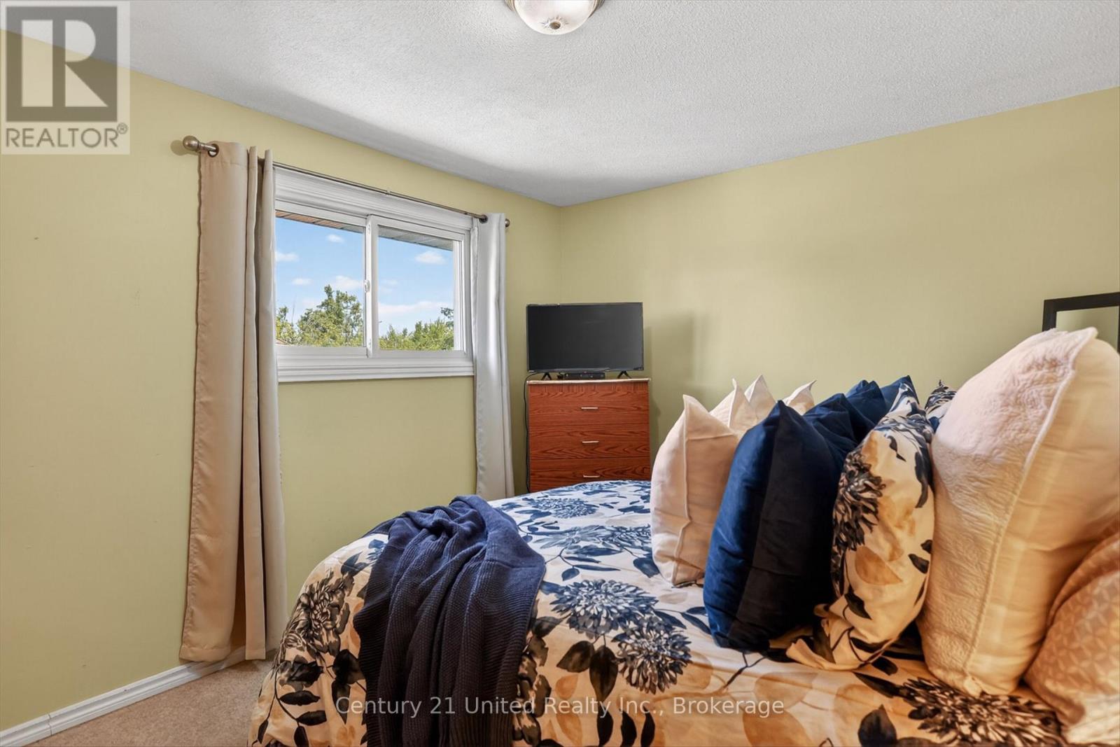 1190 NUFOREST DRIVE - 23