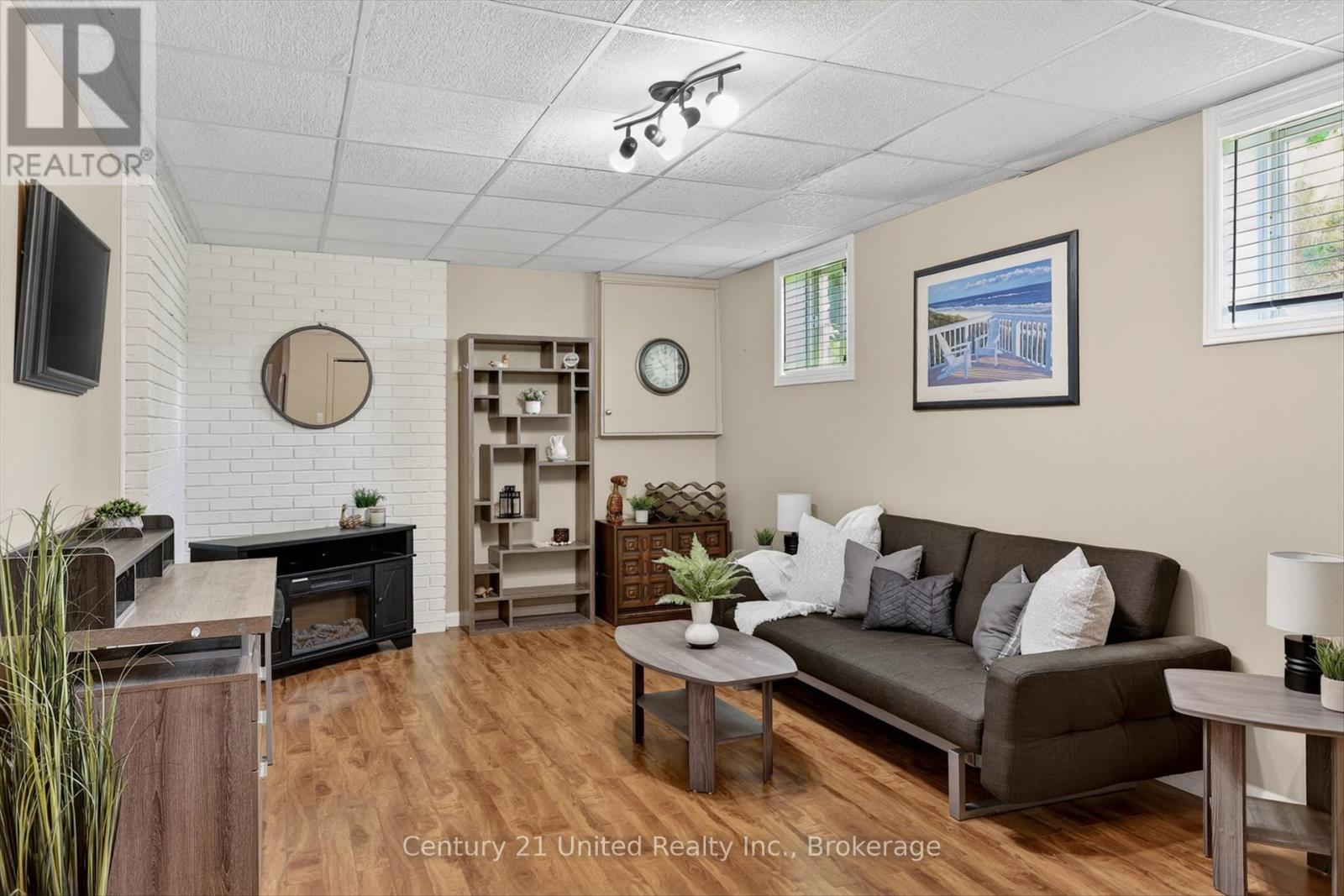 1190 NUFOREST DRIVE - 33