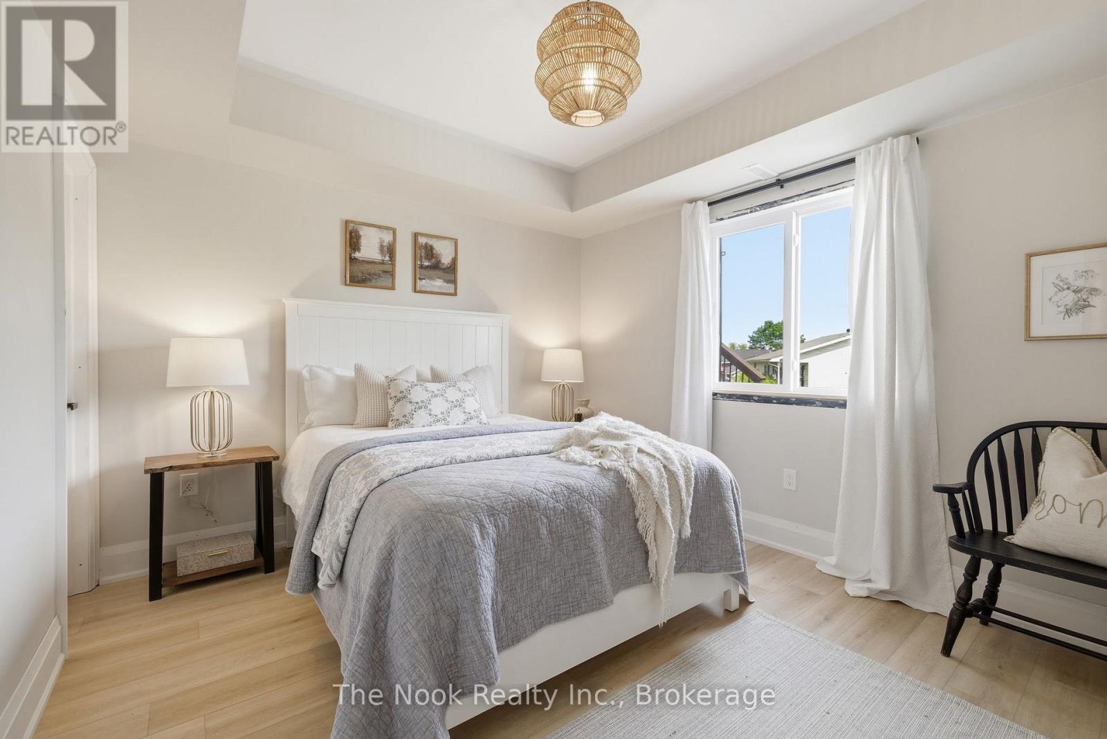 39 HELEN CRESCENT - 32