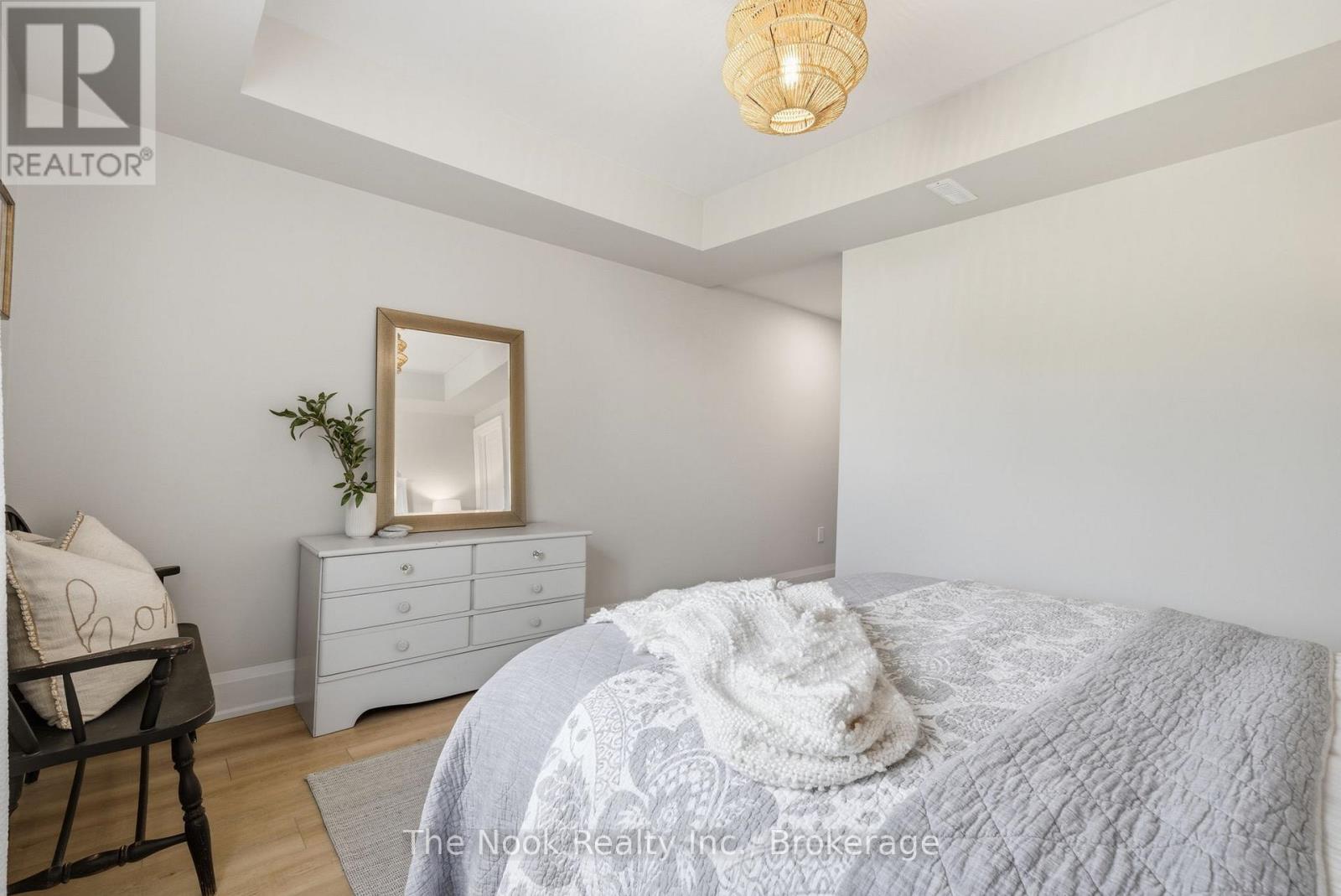 39 HELEN CRESCENT - 33