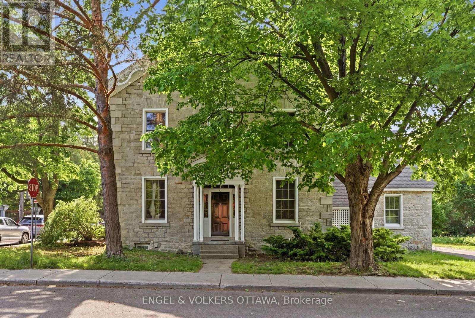 Welcome to 71 Thomas Street