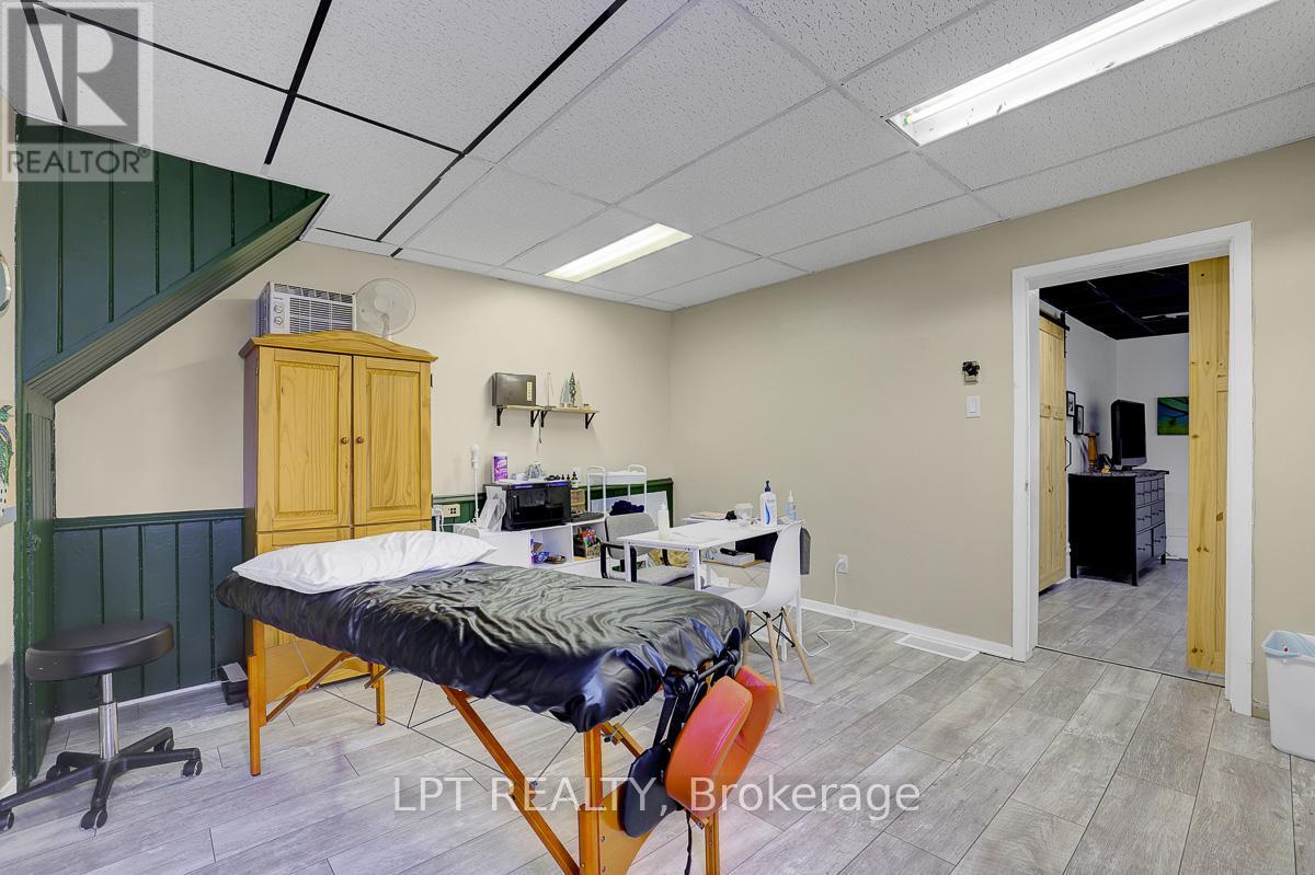 8197 VICTORIA STREET - 10