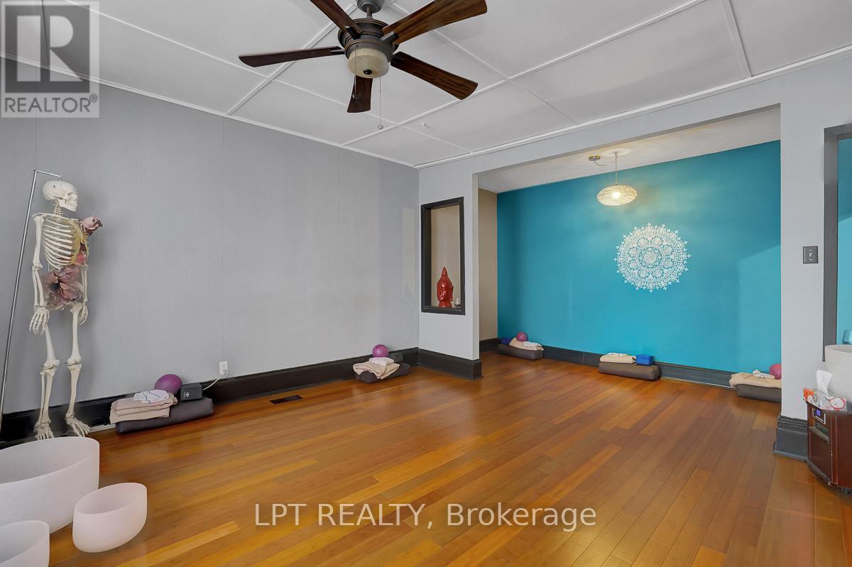 8197 VICTORIA STREET - 14