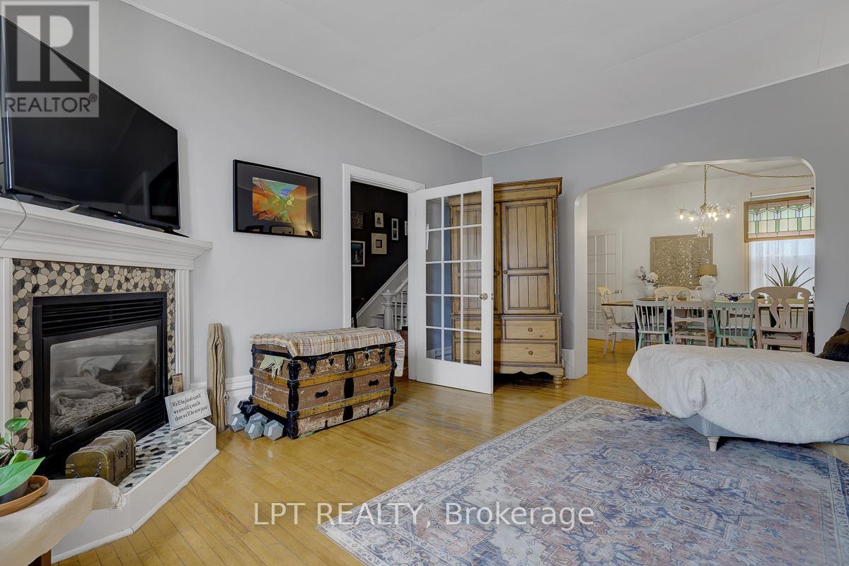 8197 VICTORIA STREET - 22