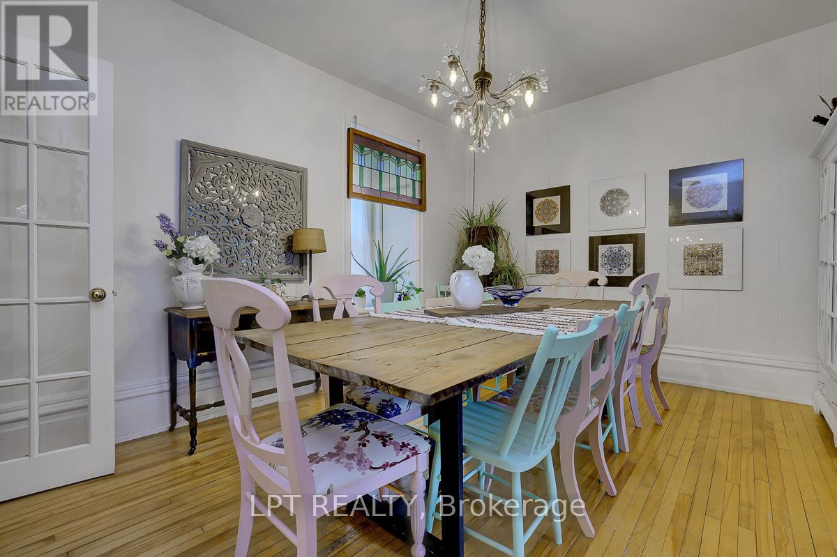 8197 VICTORIA STREET - 23