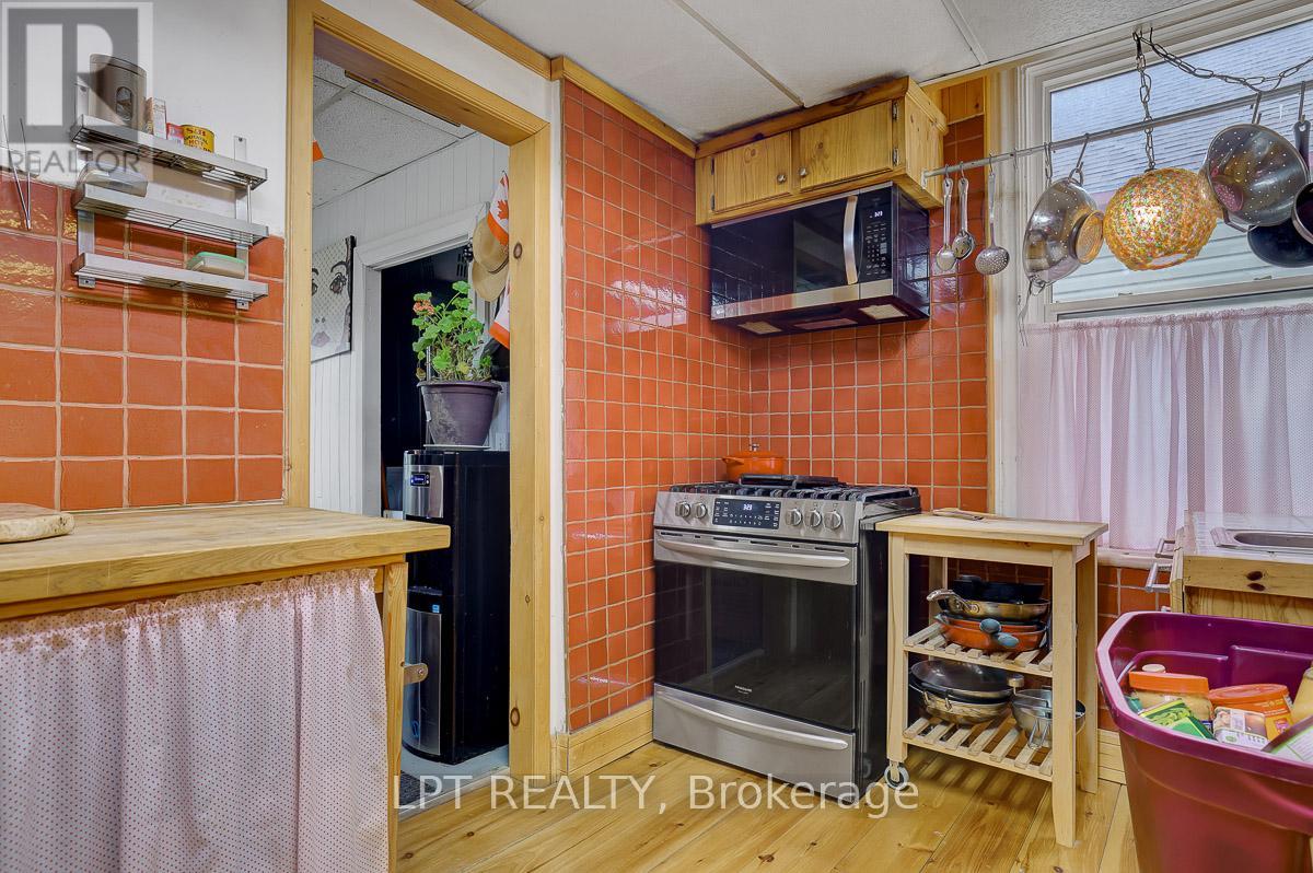 8197 VICTORIA STREET - 25