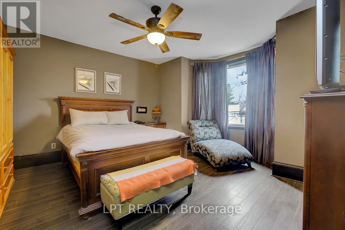 8197 VICTORIA STREET - 32