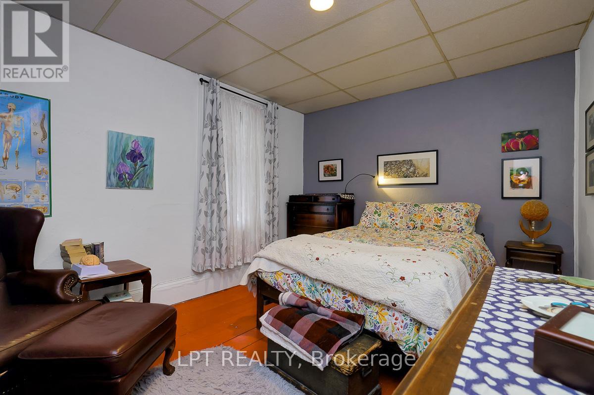 8197 VICTORIA STREET - 34