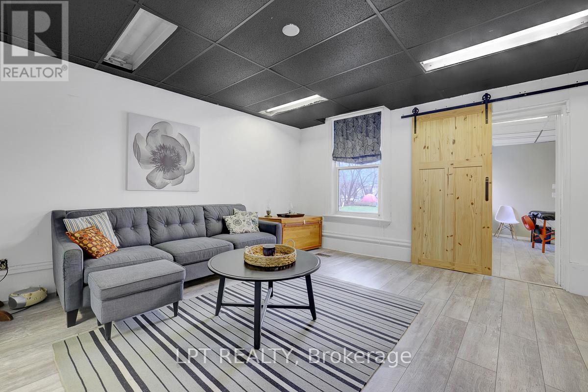 8197 VICTORIA STREET - 4