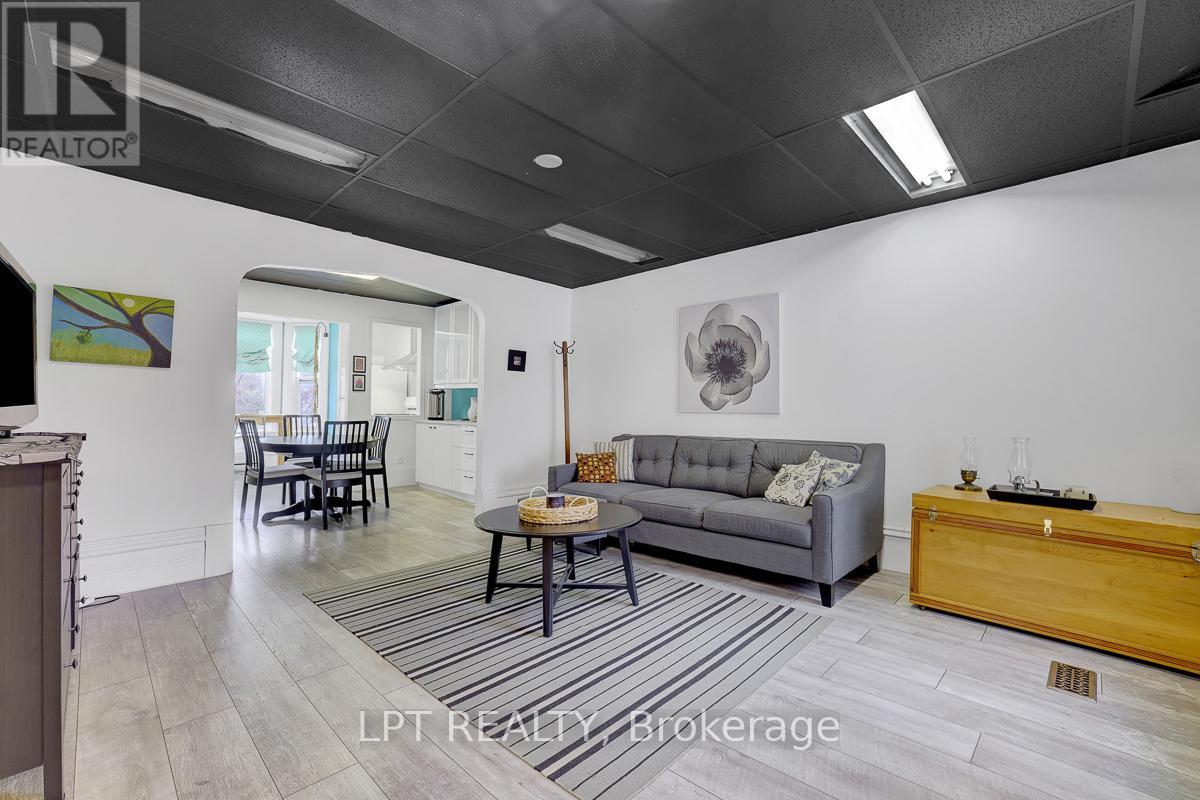 8197 VICTORIA STREET - 5