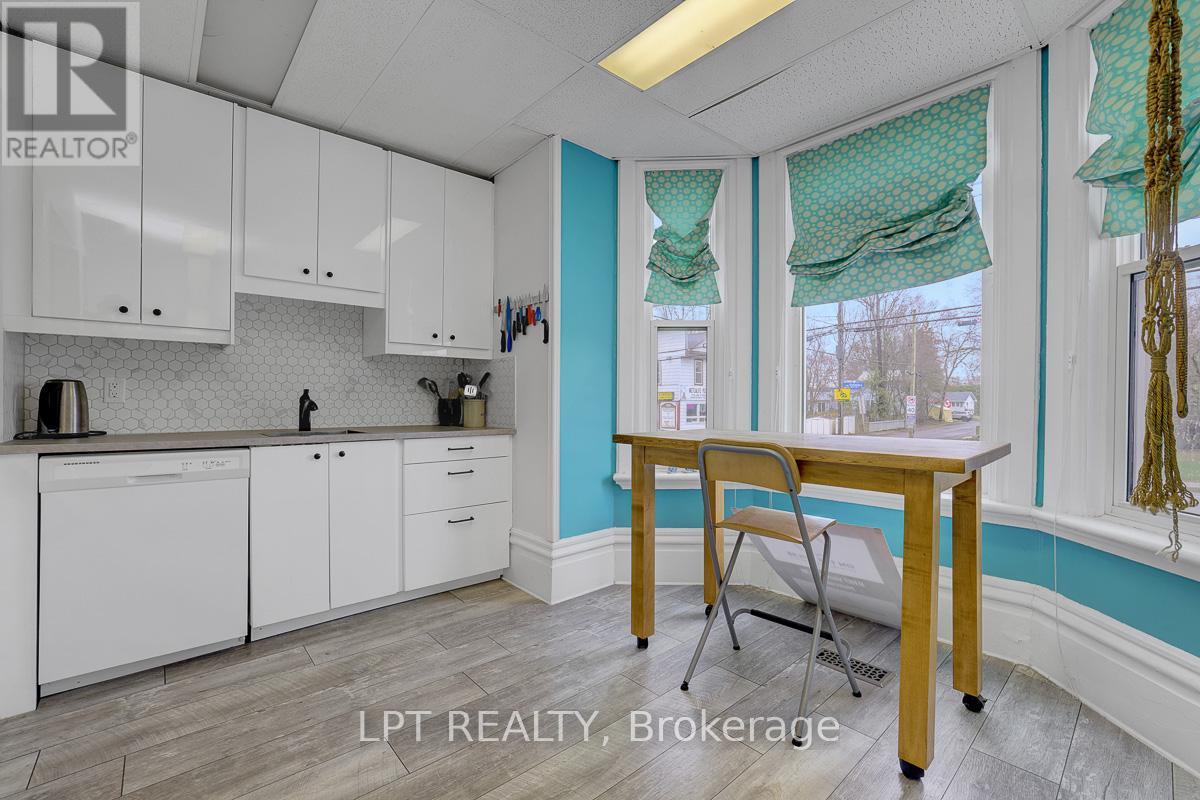 8197 VICTORIA STREET - 7