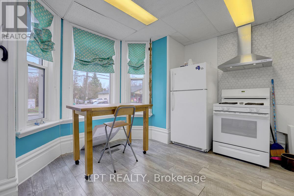 8197 VICTORIA STREET - 8