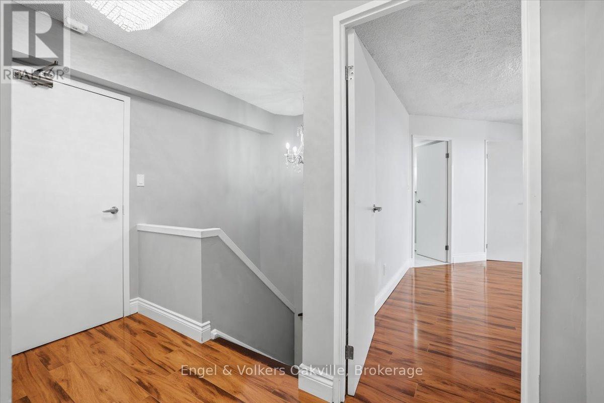 #625 1000 CEDARGLEN GATE - 16