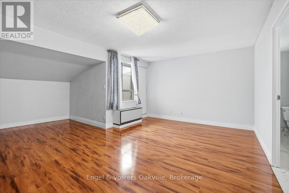 #625 1000 CEDARGLEN GATE - 19
