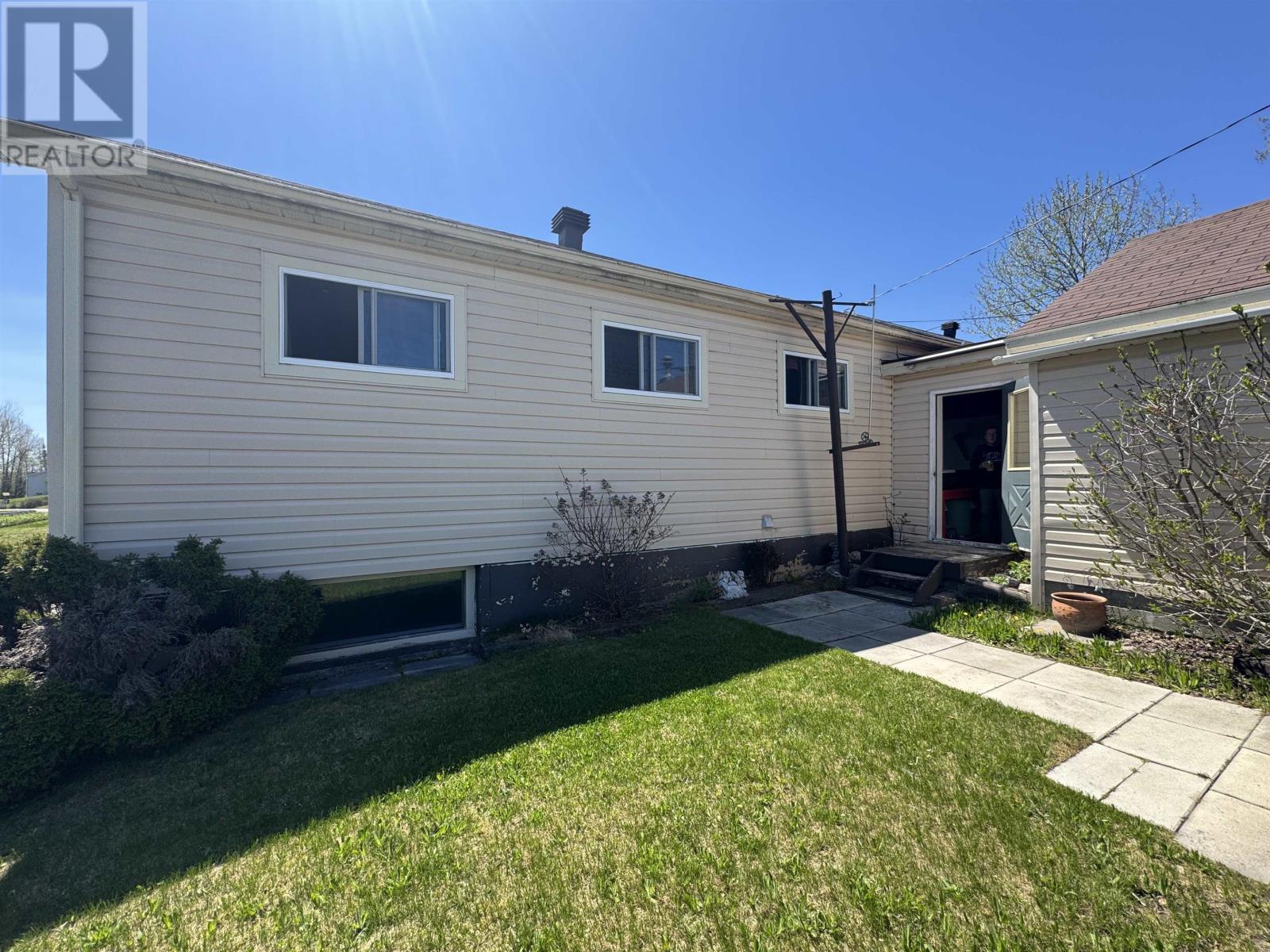 3 Falcon Drive - 31