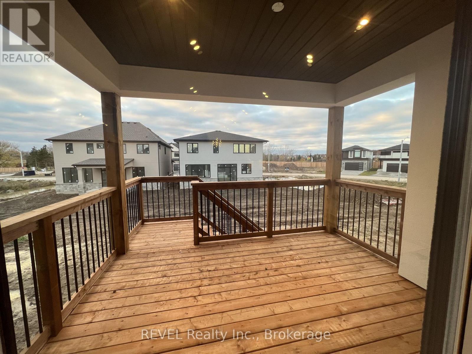 UPPER - 6129 CURLIN CRESCENT