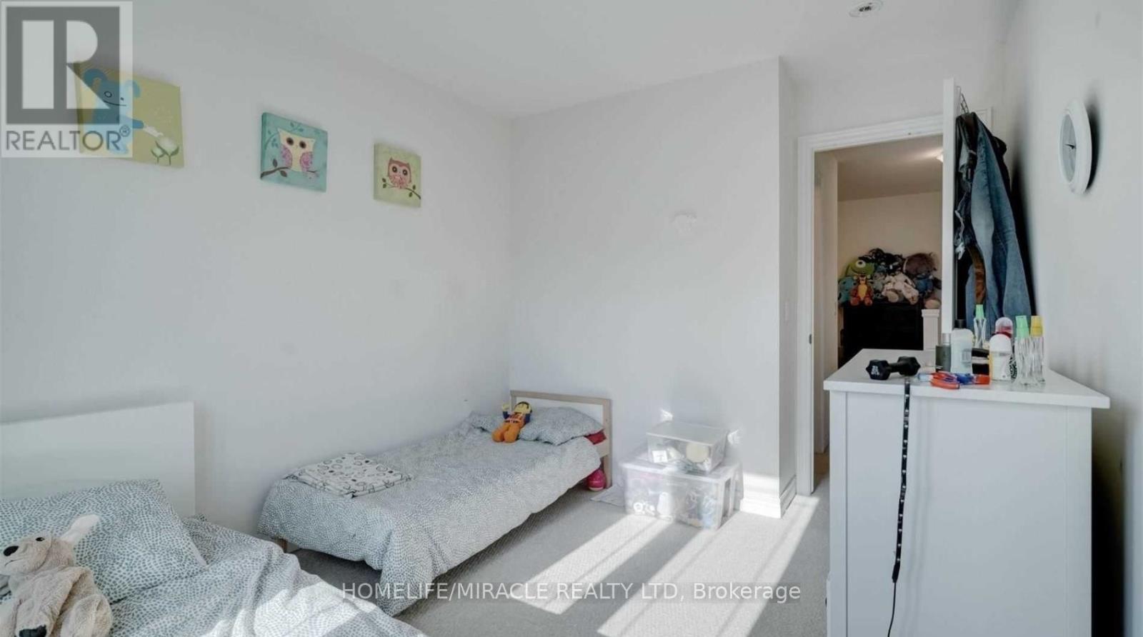 #132 77 DIANA AVENUE - 22