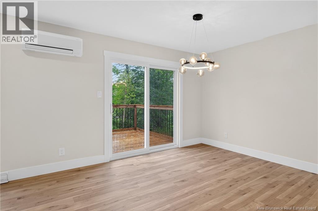 102 & 104 Francfort Crescent - 11