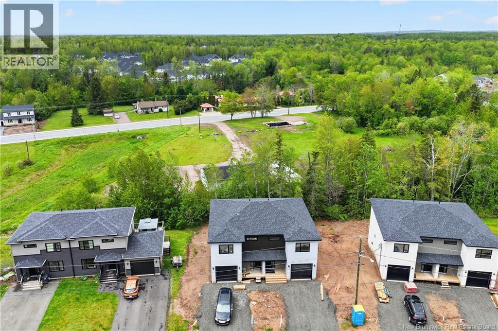102 & 104 Francfort Crescent - 2