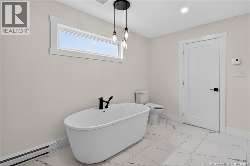 102 & 104 Francfort Crescent - 21