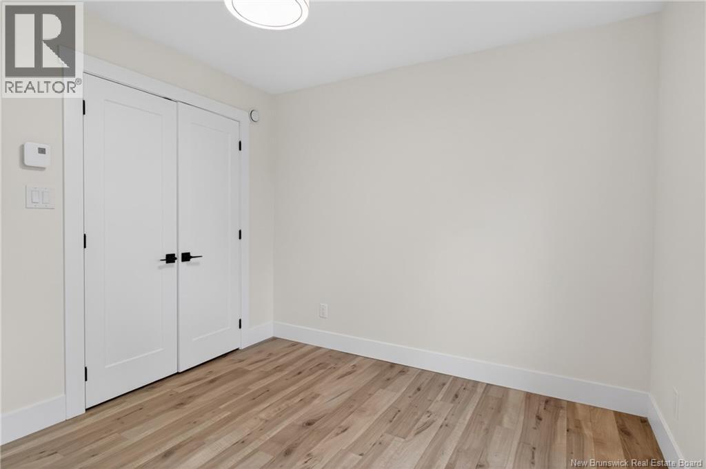 102 & 104 Francfort Crescent - 26