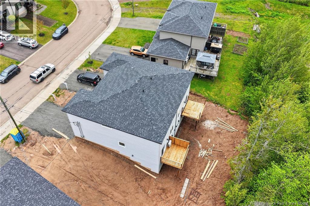 102 & 104 Francfort Crescent - Image 3