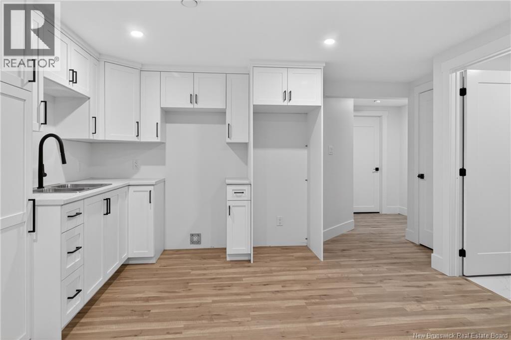 102 & 104 Francfort Crescent - 32