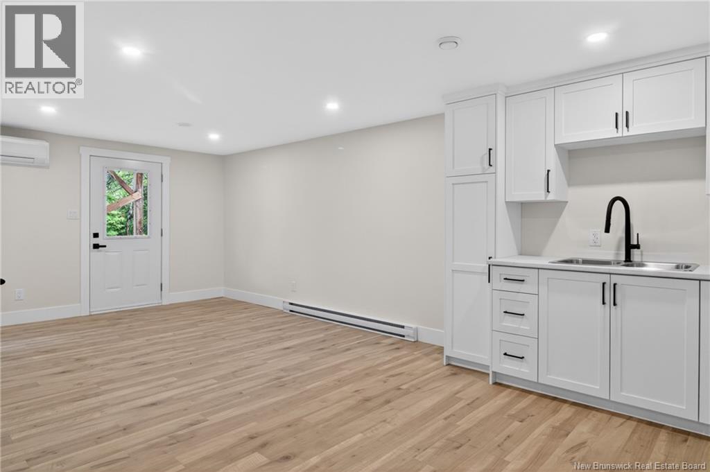 102 & 104 Francfort Crescent - 35