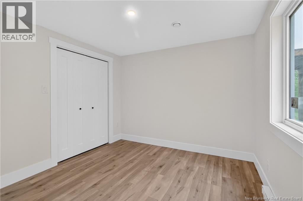 102 & 104 Francfort Crescent - 38